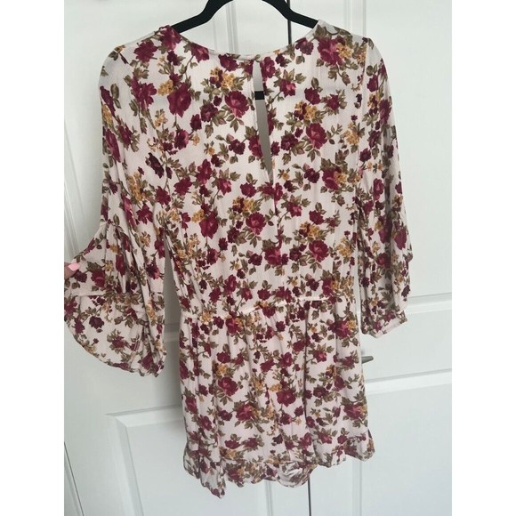 American Eagle Romper Floral Tan Red Pink V Neck Flare Cropped sleeves M Medium - Picture 7 of 9